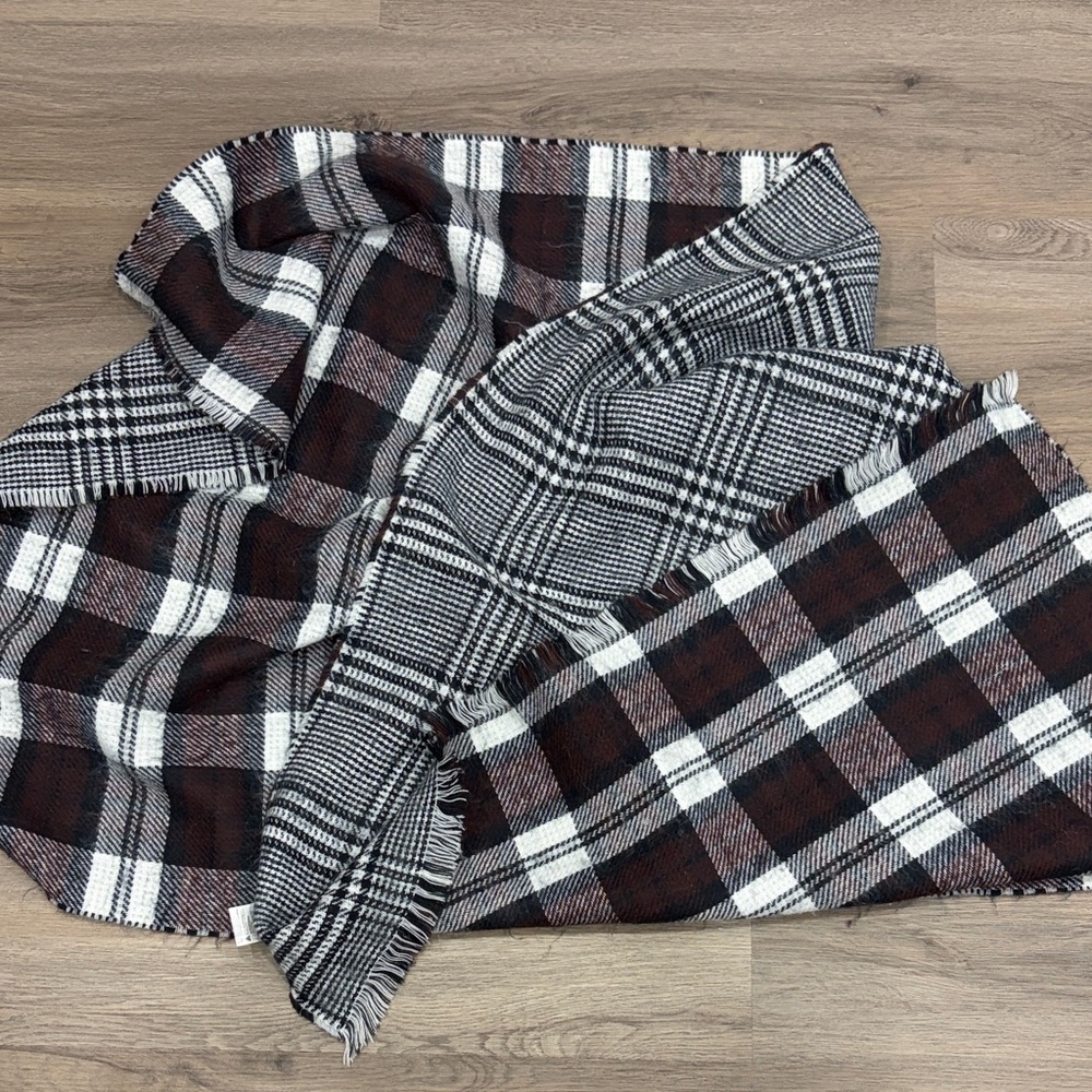 RW&CO. Monochrome Houndstooth Scarf/ Wrap